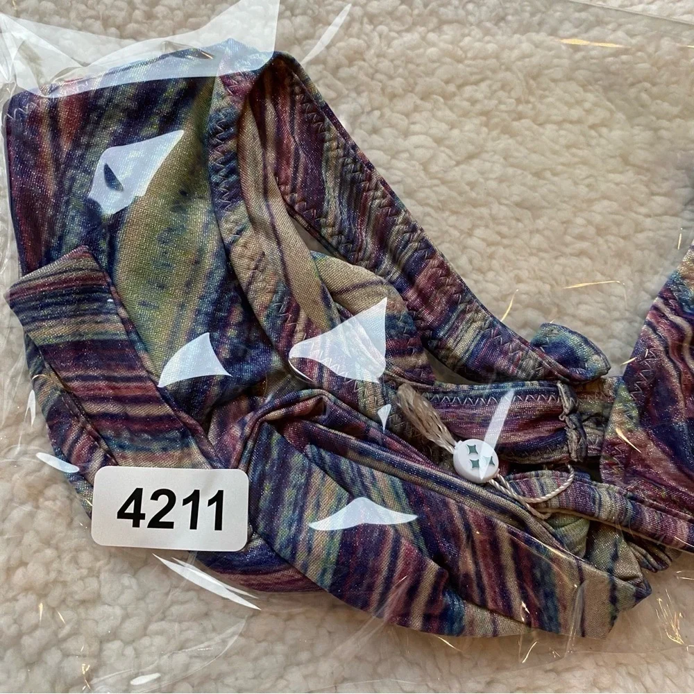 NWOT Frankie’s bikinis x Hailee Steinfeld top stardust shimmy 14211